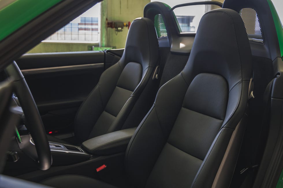 2025 porsche 718 boxster interior gear shifter