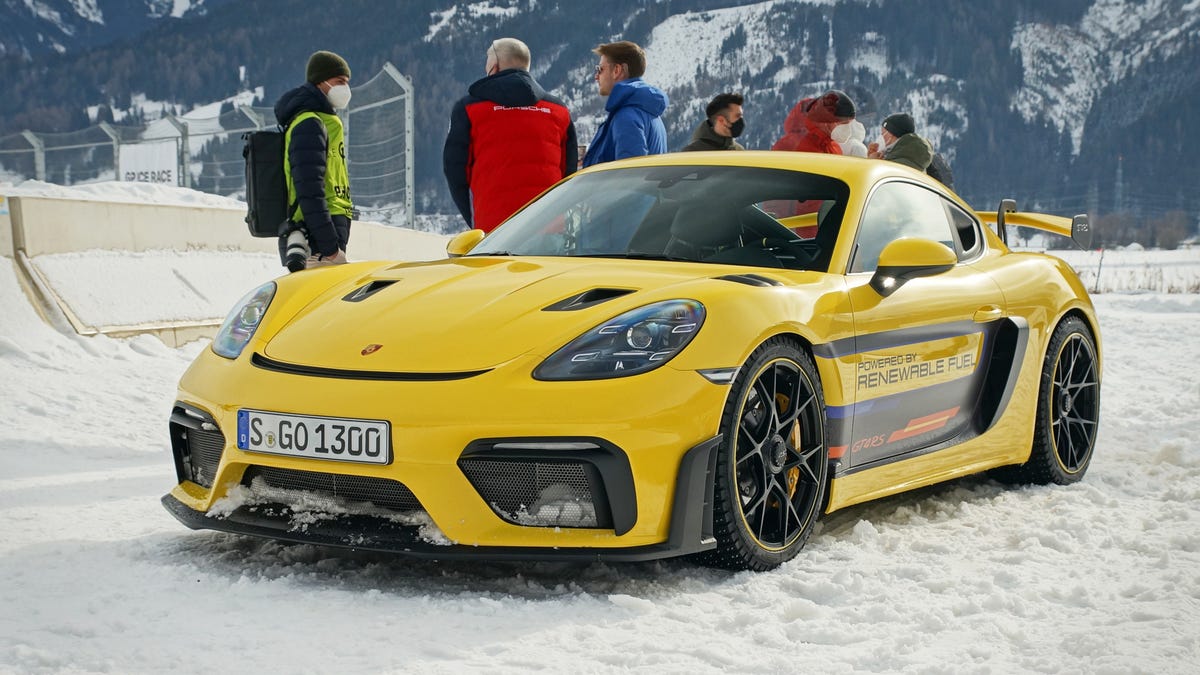 2022 Porsche 718 Cayman GT4 RS: Balance of Power