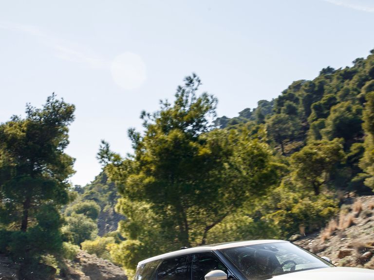 Range Rover Evoque hybrid 2023 review: R-Dynamic HSE P300e PHEV - Compact  premium plug-in SUV