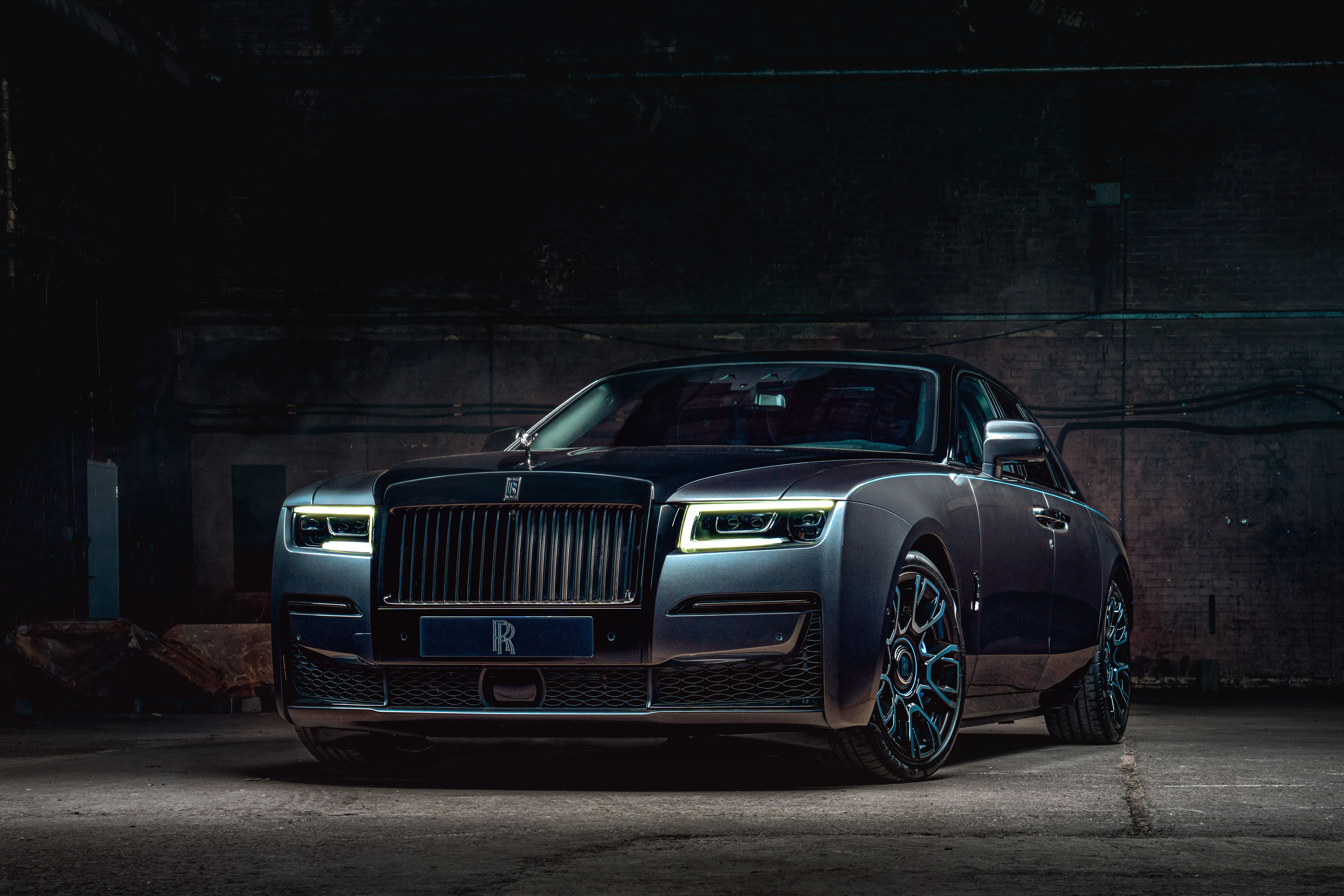 2020 RollsRoyce Cullinan Black Badge photos and specs blackedout look  for the luxury SUV