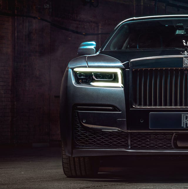 https://hips.hearstapps.com/hmg-prod/images/2022-rolls-royce-ghost-black-badge-106-16354gg-1644077188.jpeg?crop=0.455xw:0.683xh;0.0529xw,0.231xh&resize=640:*