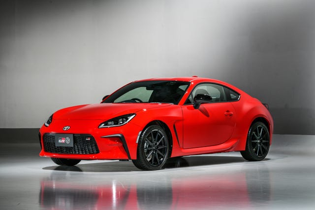 2022 Toyota GR86 Keeps the RWD Sports-Car Spirit Alive