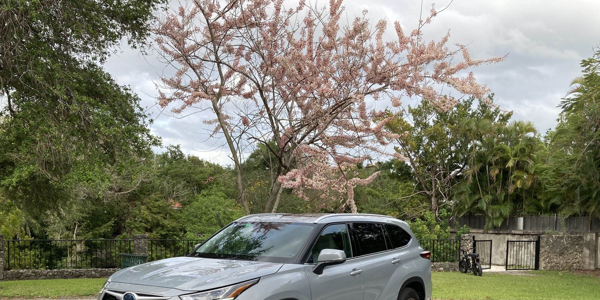REVIEW: 2022 Toyota Highlander Hybrid Bronze Edition Gets You There In Style