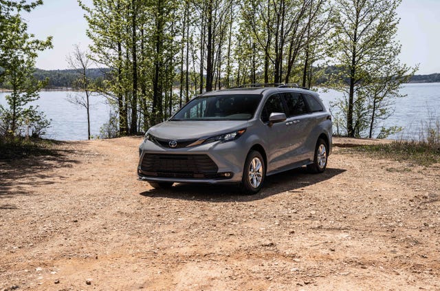 View Photos of the 2022 Toyota Sienna Woodland Edition