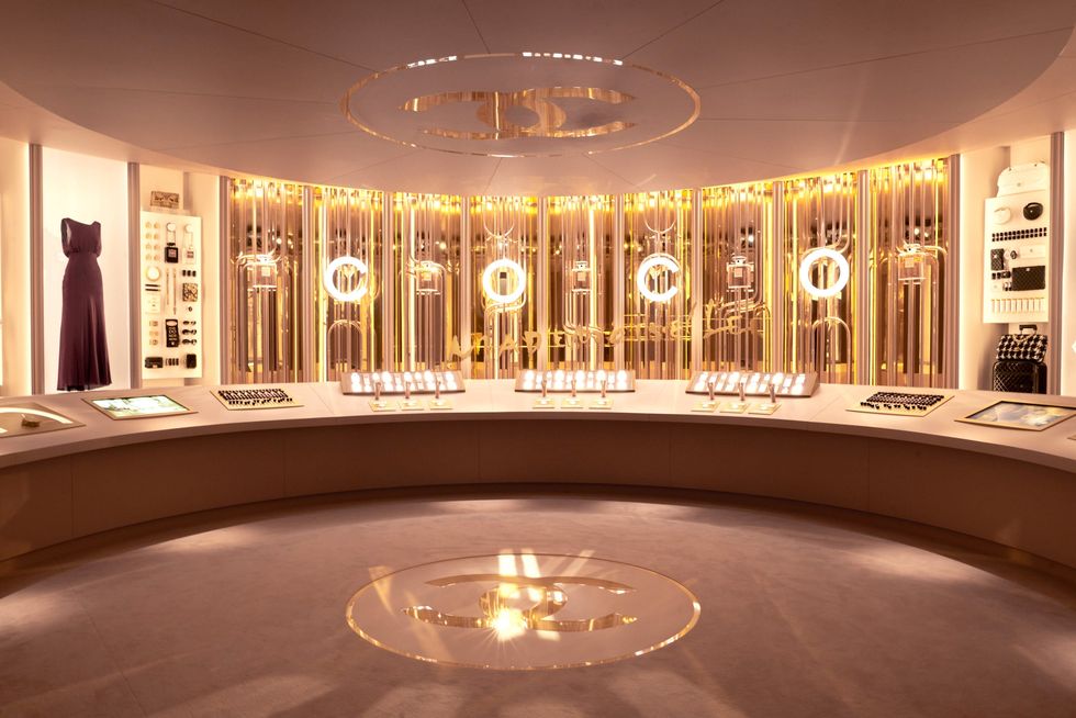 le grand numéro de chanel perfume exhibition in paris