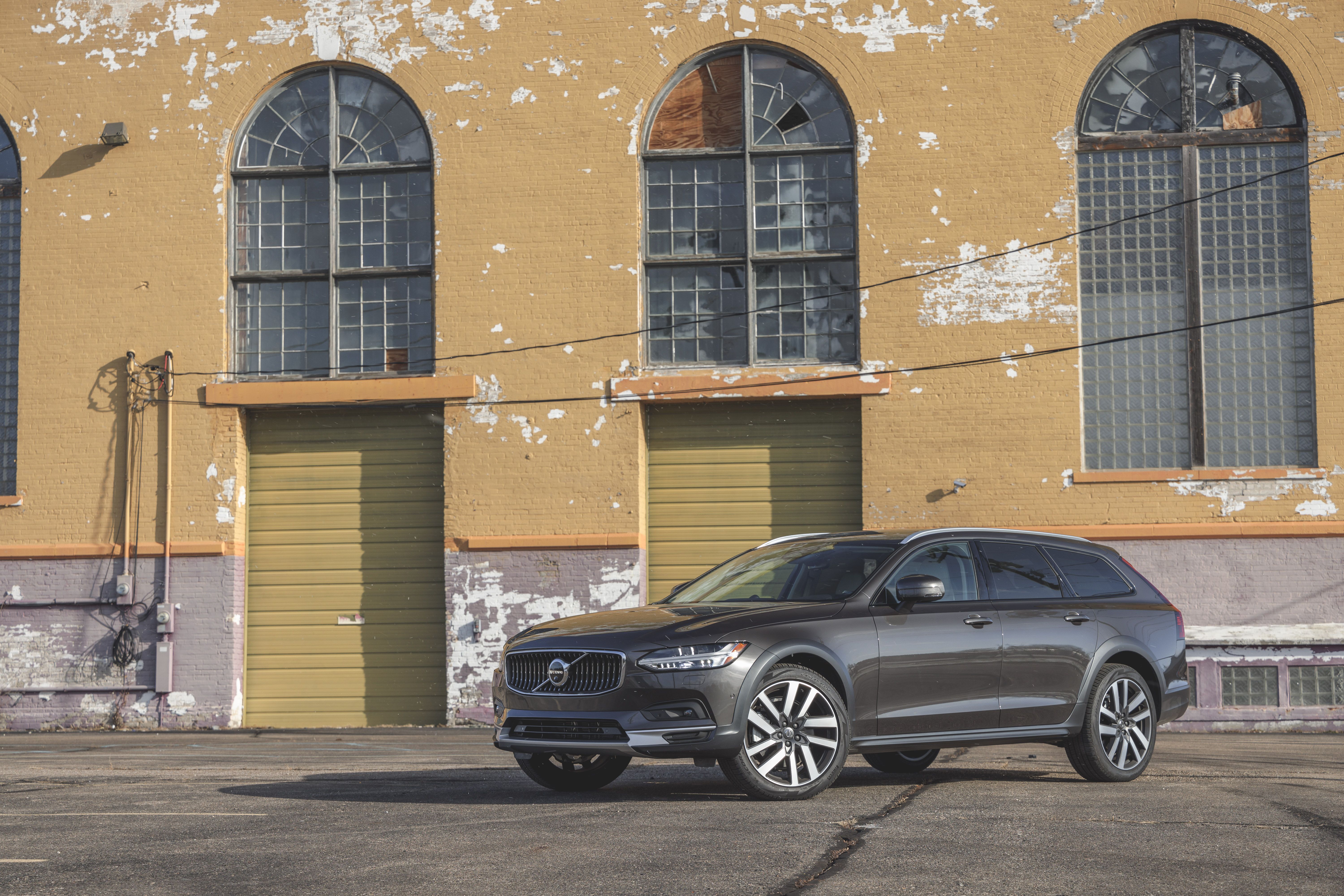 Tested: 2022 Volvo V90 Cross Country Soldiers On