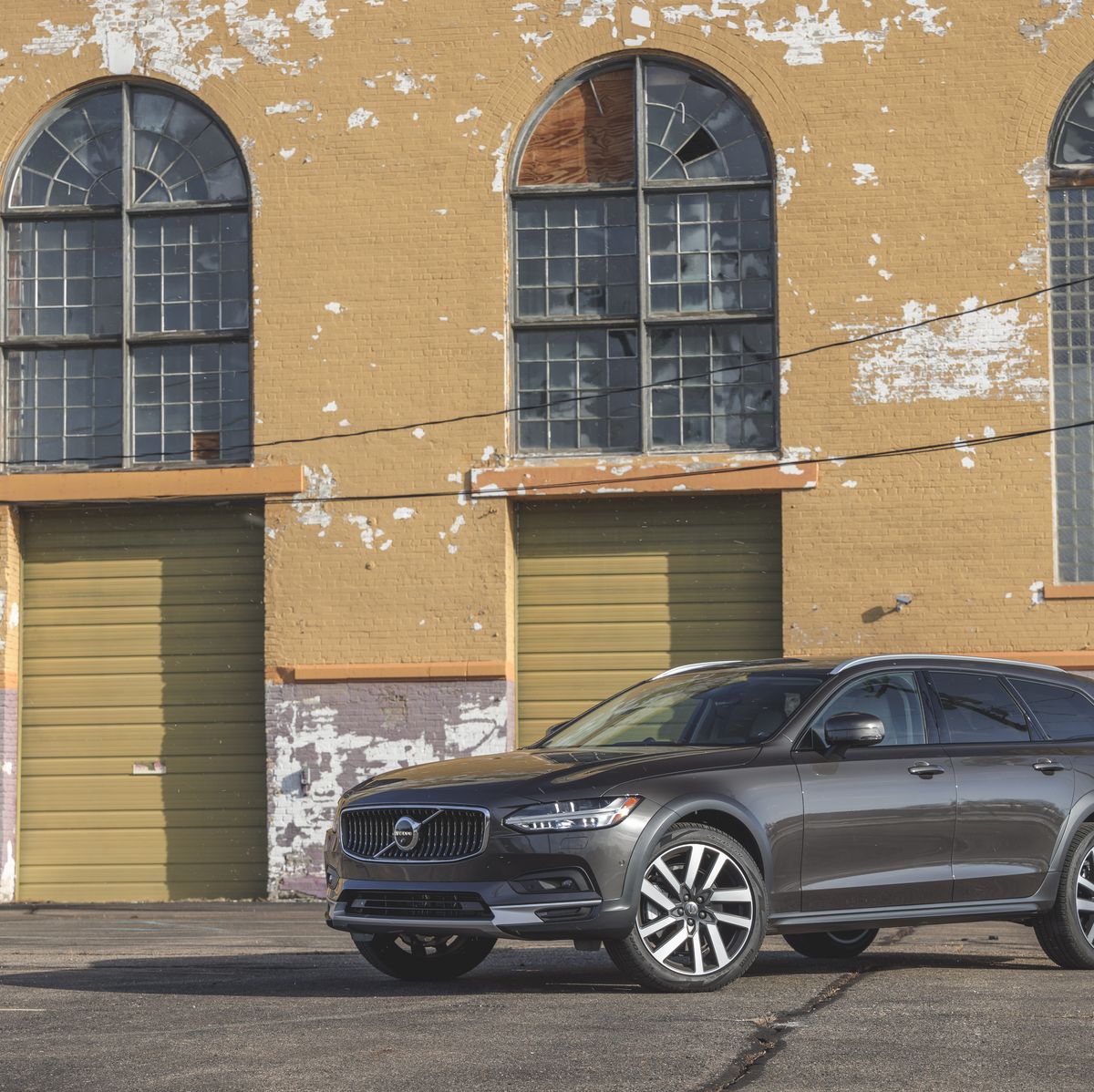 Tested: 2022 Volvo V90 Cross Country Soldiers On