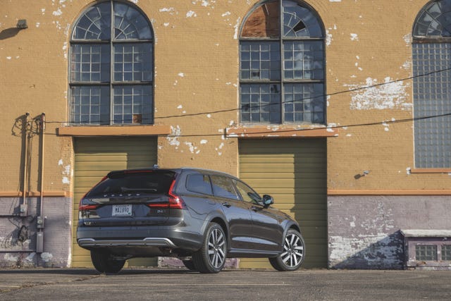 2024 volvo v90 cross country b6 awd