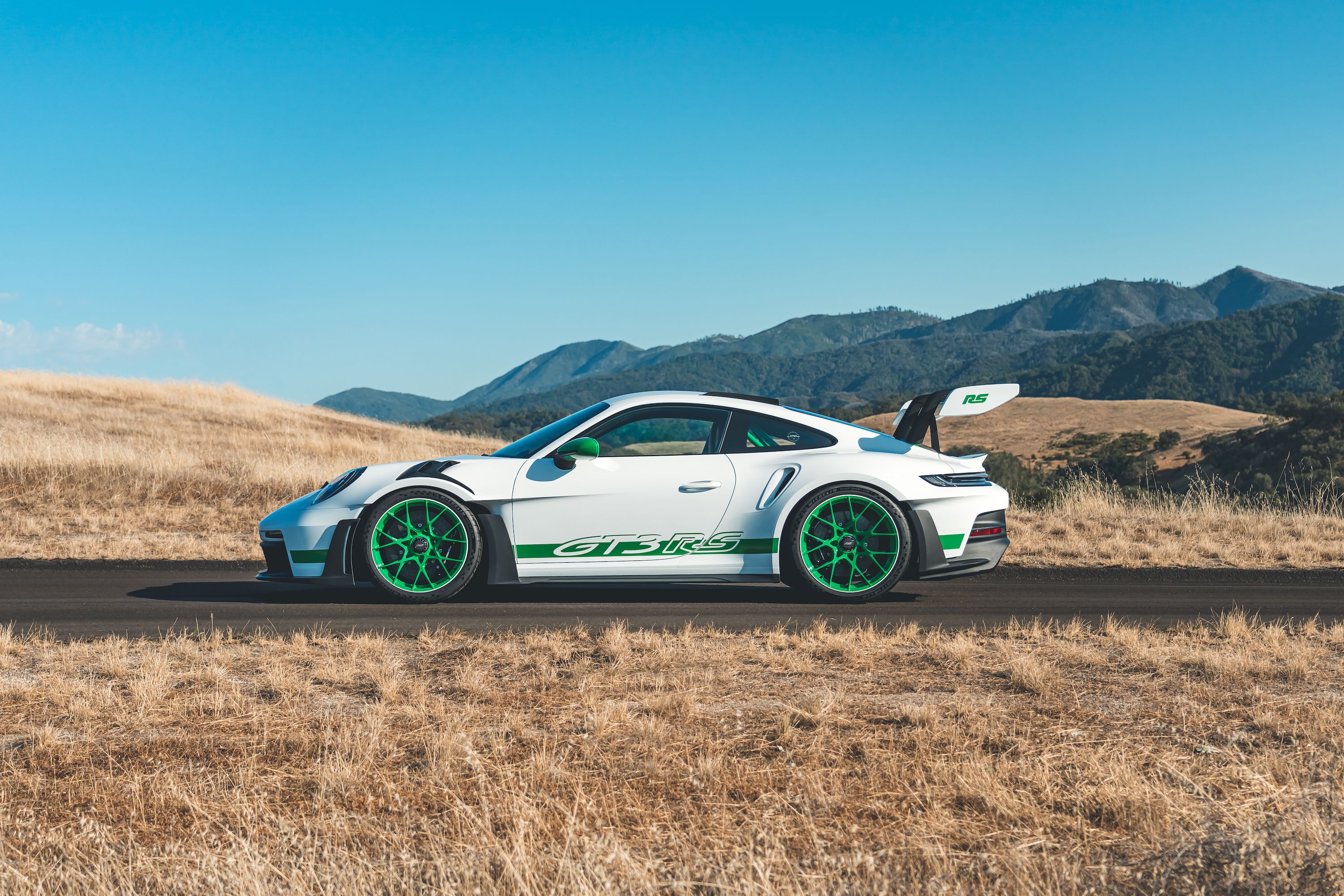 Celebration of an icon: 911 GT3 RS Tribute to Carrera RS Package