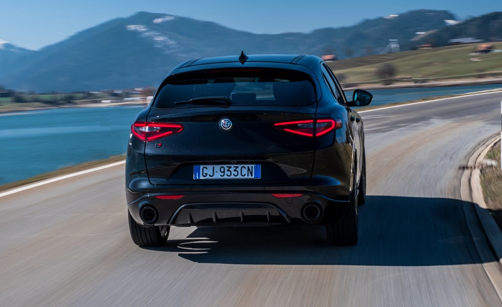 2023 alfa romeo stelvio rear exterior