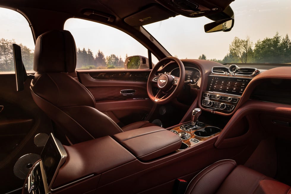 Бентли фото салона 2023 Bentley Bentayga EWB Marks a Comfortable Stretch