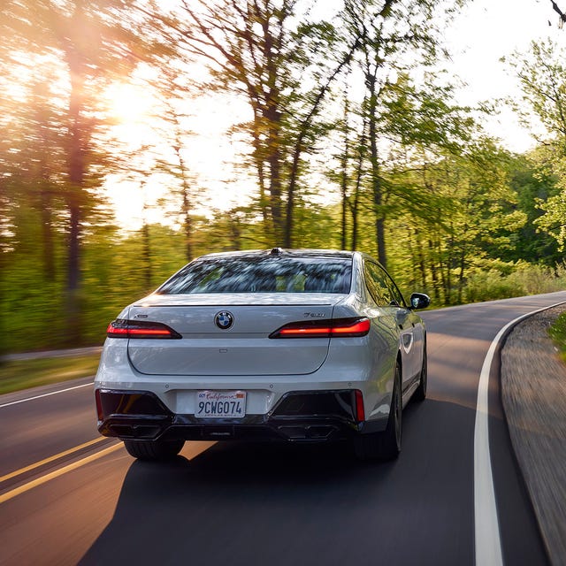 2023 BMW 760i xdrive vs 2023 BMW i7 xdrive60 2023 bmw 760i xdrive vs 2023 bmw i7 xdrive60