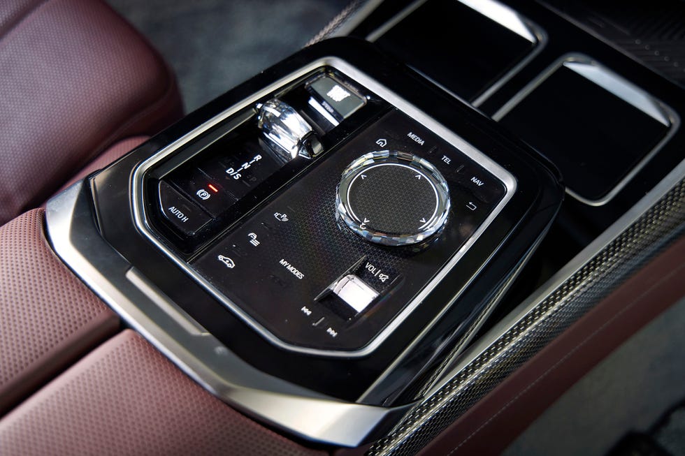 2023 BMW 760i xdrive vs 2023 BMW i7 xdrive60 2023 bmw 760i xdrive vs 2023 bmw i7 xdrive60
