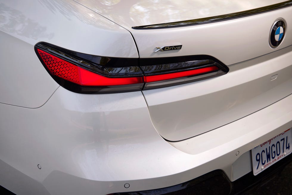 2023 BMW 760i xdrive vs 2023 BMW i7 xdrive60 2023 bmw 760i xdrive vs 2023 bmw i7 xdrive60
