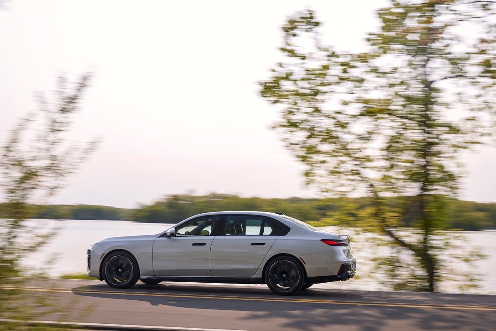 2023 BMW 760i xdrive vs 2023 BMW i7 xdrive60 2023 bmw 760i xdrive vs 2023 bmw i7 xdrive60