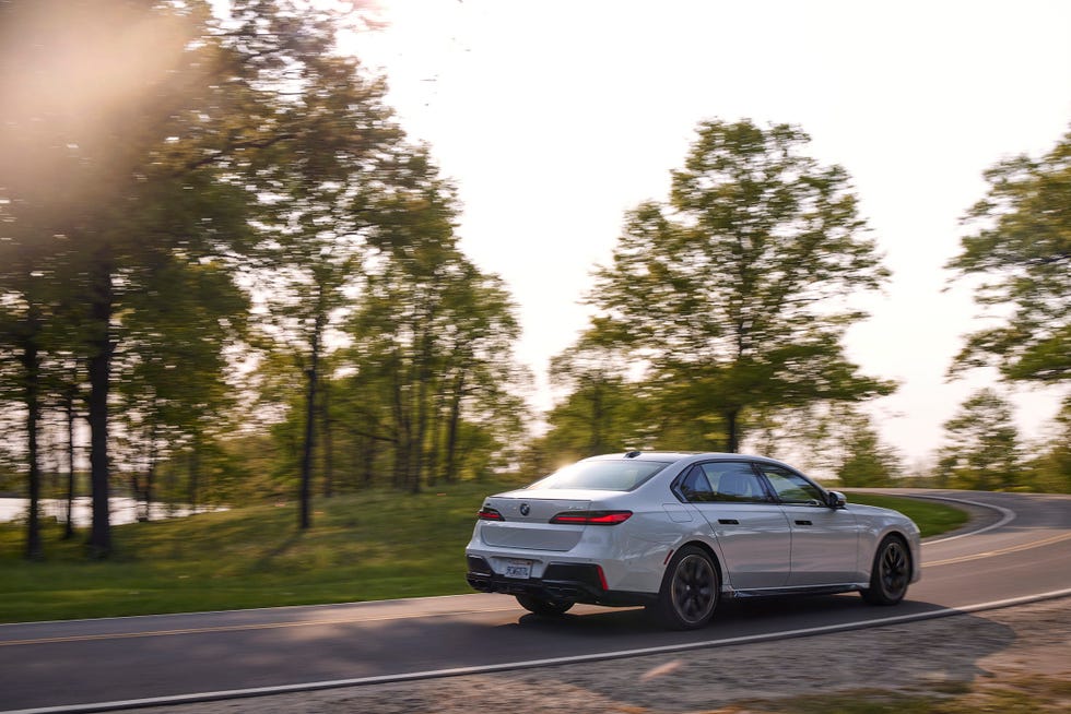 2023 BMW 760i xdrive vs 2023 BMW i7 xdrive60 2023 bmw 760i xdrive vs 2023 bmw i7 xdrive60