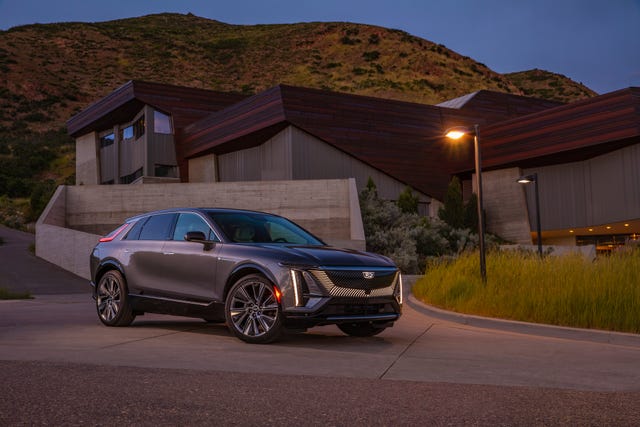 2023 Cadillac Lyriq Vs 2023 Bmw Ix Specs 2023 Cadillac Lyriq Review Pricing And Specs