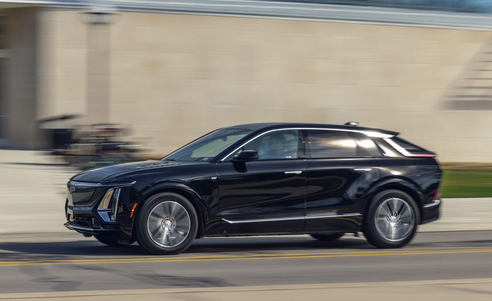 2023 cadillac lyriq luxury awd