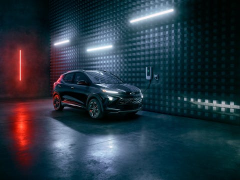 the 2023 chevrolet bolt euv redline black