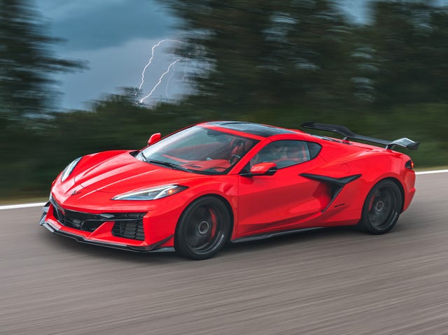 2023 chevrolet corvette z07 driving