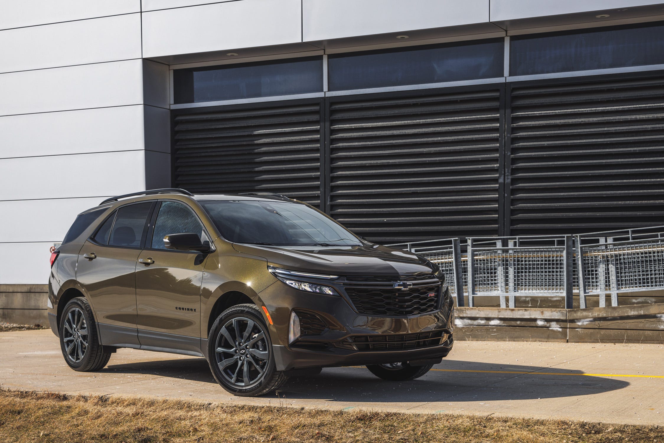 View Photos of the 2023 Chevrolet Equinox