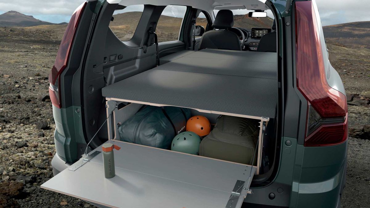 preview for El Dacia Jogger se convierte en la camper más asequible con este accesorio