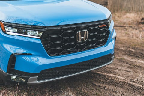 View Photos of the 2023 Honda Pilot TrailSport