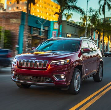 2023 jeep cherokee driving