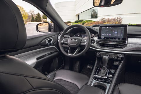 View Photos of the 2023 Jeep Compass Latitude 4x4