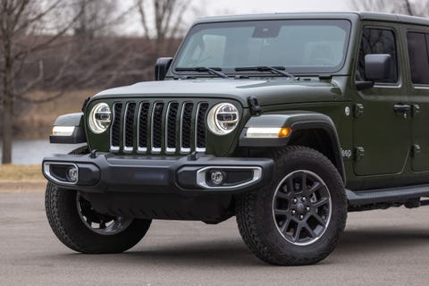 View Photos of the 2023 Jeep Gladiator Overland EcoDiesel