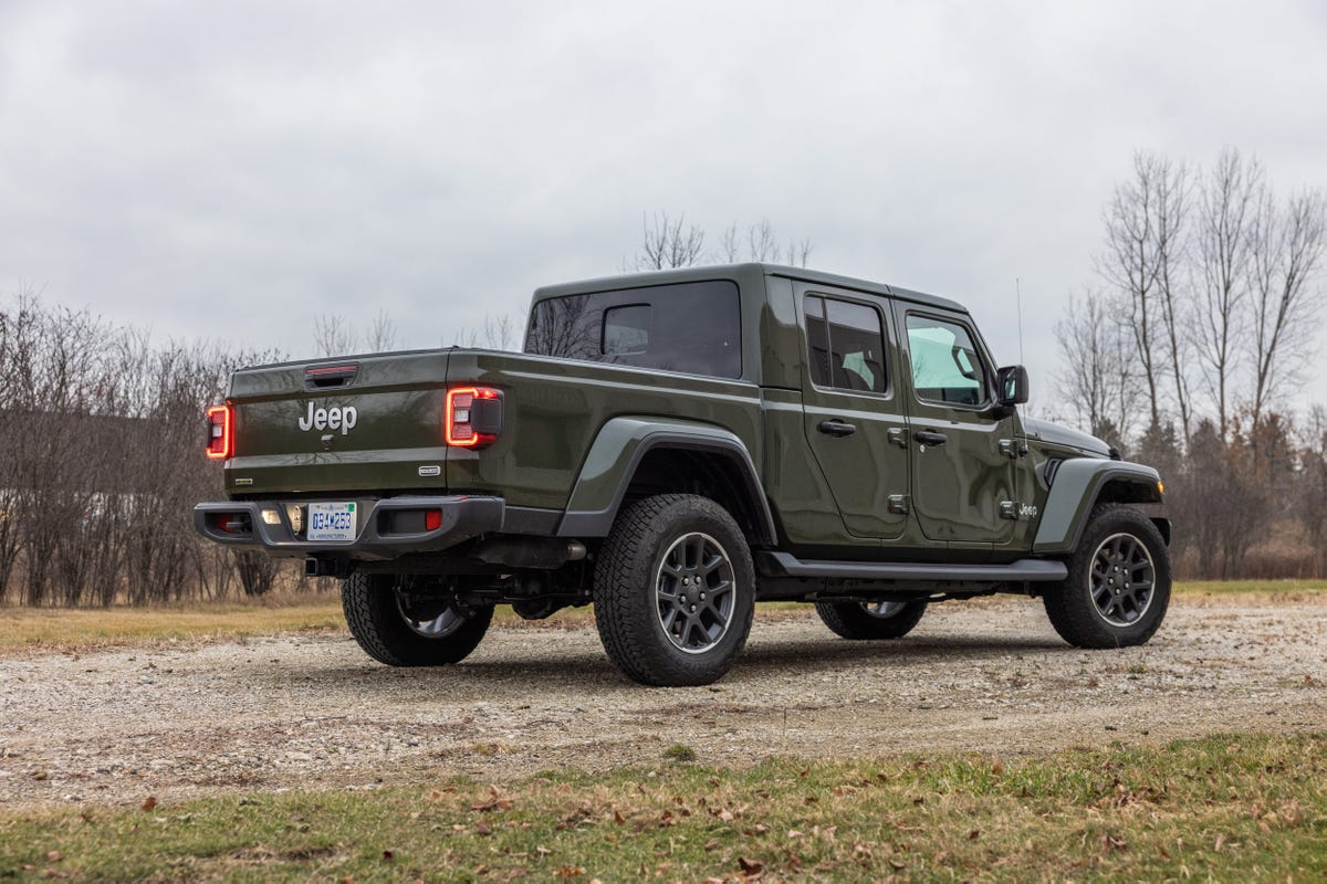 View Photos of the 2023 Jeep Gladiator Overland EcoDiesel