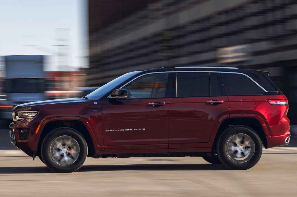 2023 Jeep Grand Cherokee 4xe PHEV Costs a Lot to Save a Little