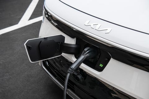 2023 kia niro ev suv plugged in