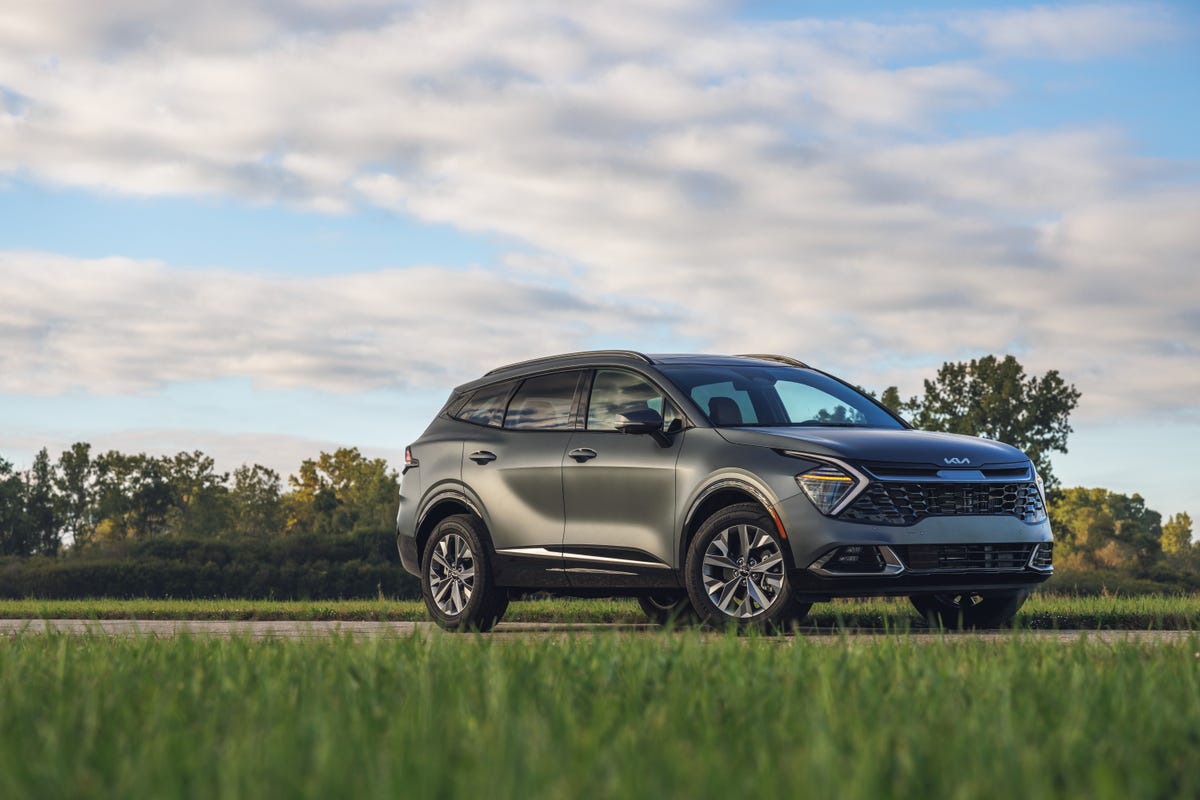 2025 Kia Sportage Hybrid Review, Pricing, and Specs