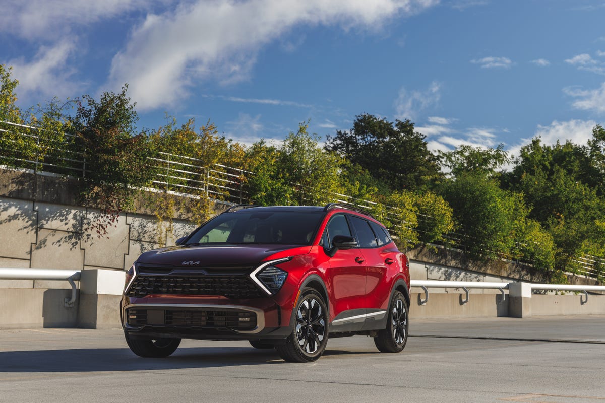 View Photos of the 2023 Kia Sportage PHEV XLine Prestige AWD
