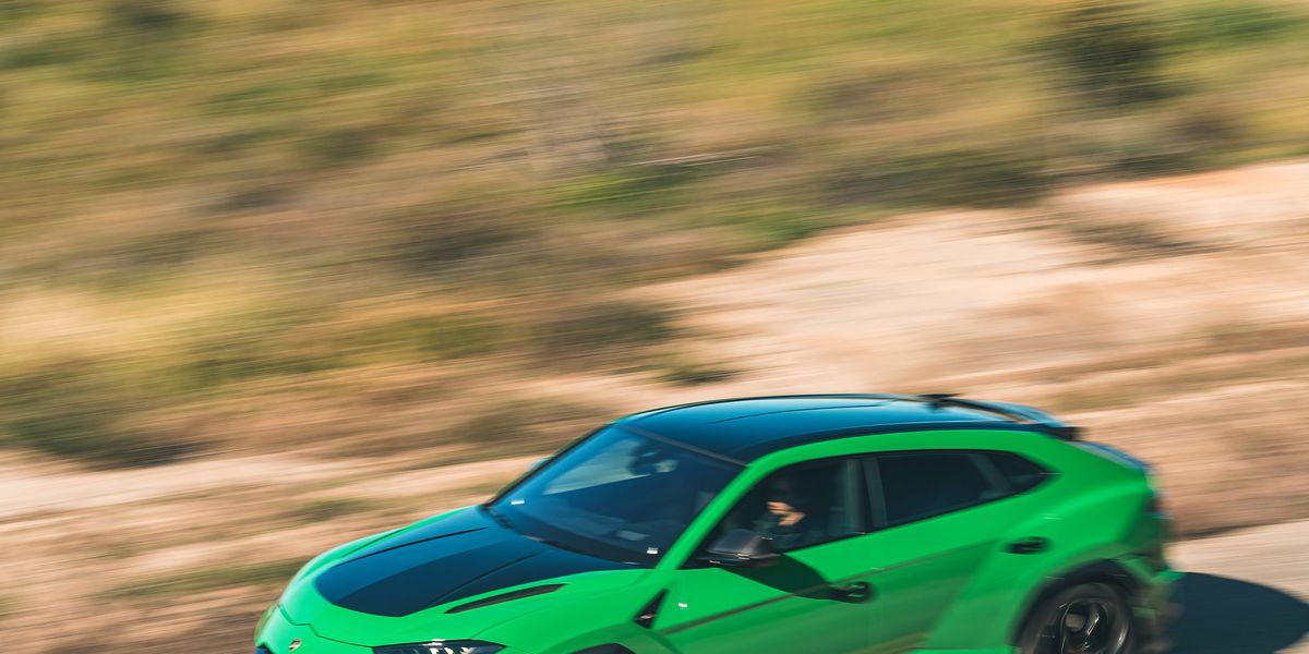 2023 Lamborghini Urus Performante Lives up to Its Name