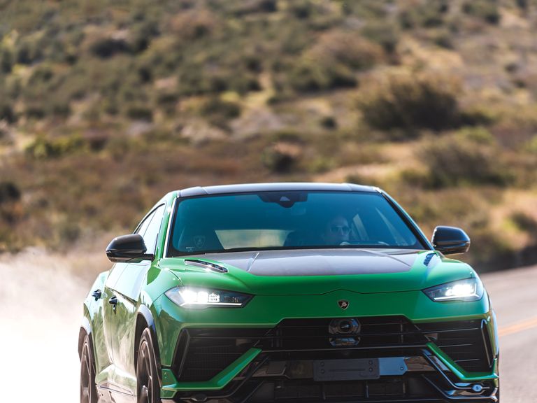 Lamborghini Urus Price, Specs, Photos & Review