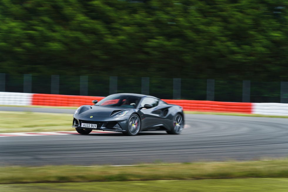 2023-lotus-emira-30-1661806395-646fc81e0ce25.jpeg