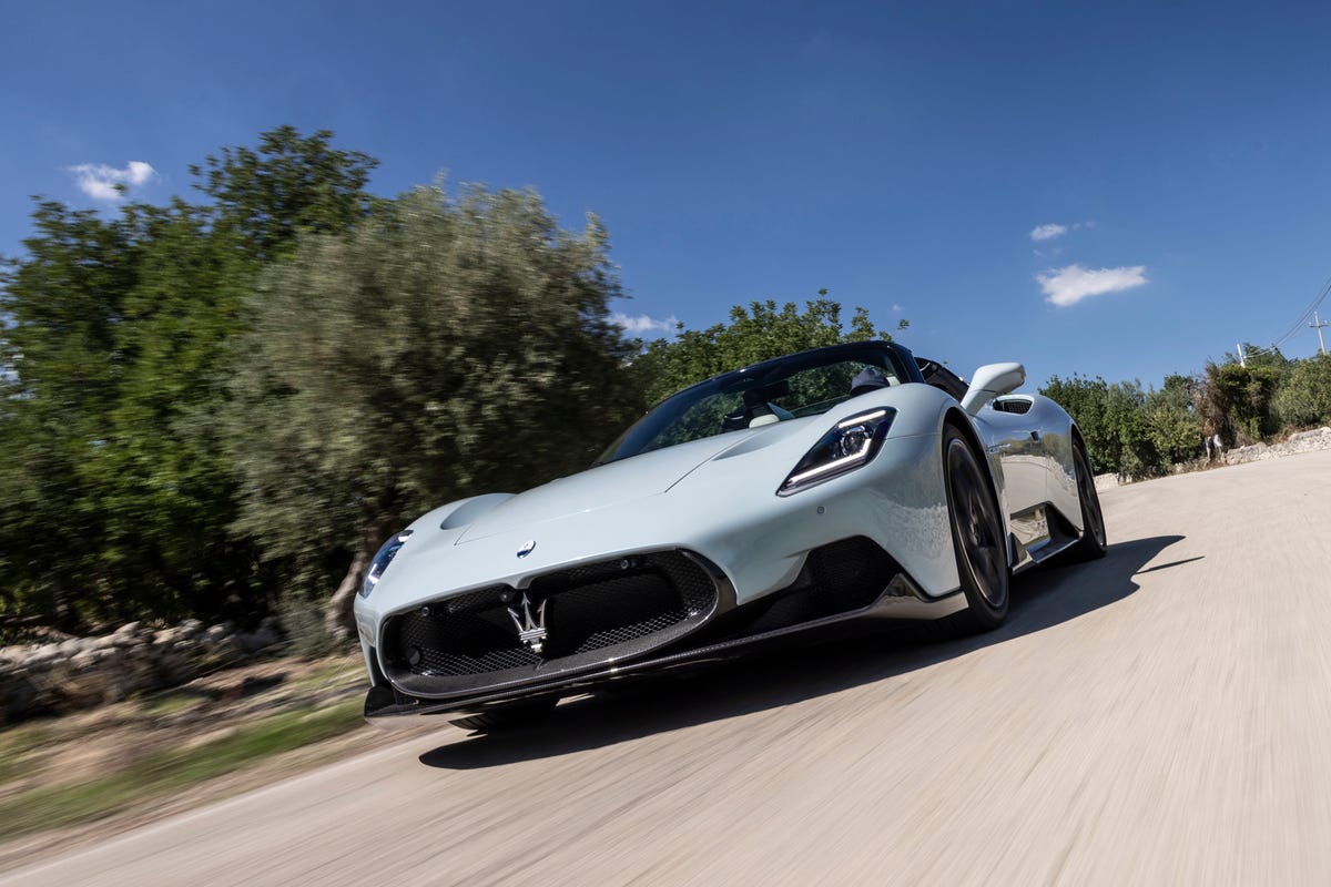 View Photos of the 2023 Maserati MC20 Cielo Convertible