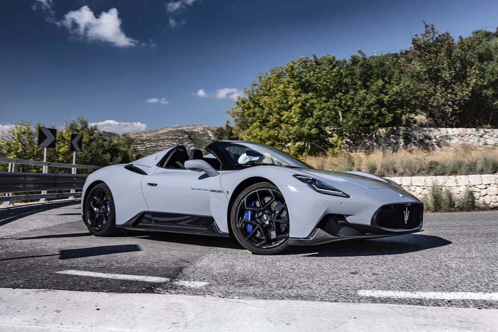 2023 Maserati MC20 Cielo Spyder 2024 McLaren 750S vs Maserati MC20
