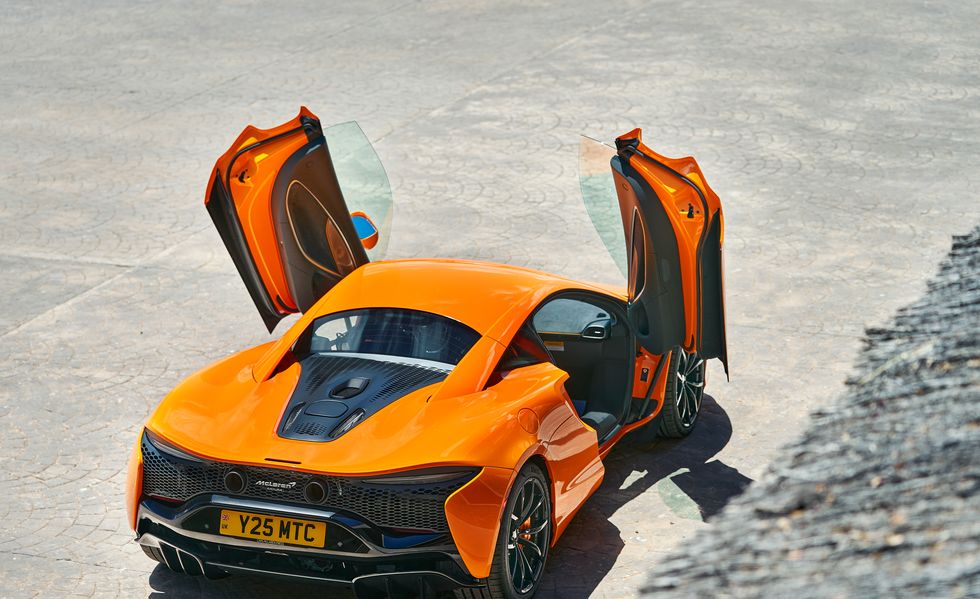 McLaren Artura Coupe **Modell 2024** Sportwagen / Coupé, 2024, 120