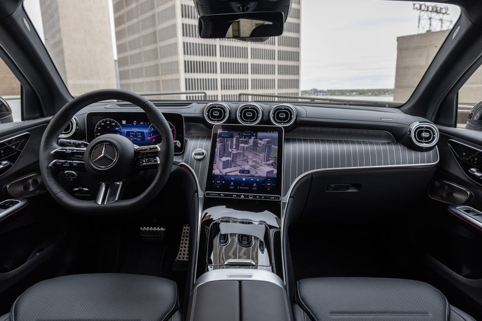 2025 Mercedes Benz GLC 300 interior