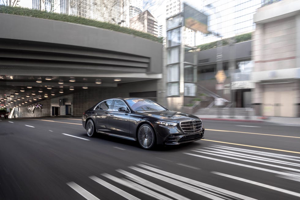 2023 mercedes benz s 580 4matic driving downtown