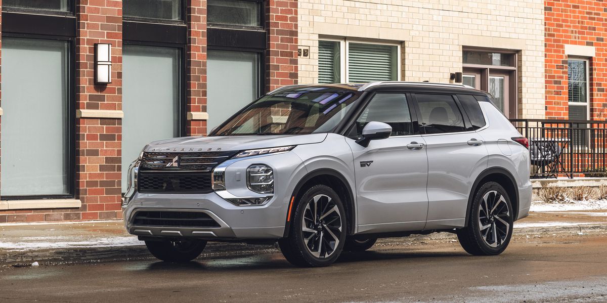 View Photos of the 2023 Mitsubishi Outlander Plug-In Hybrid