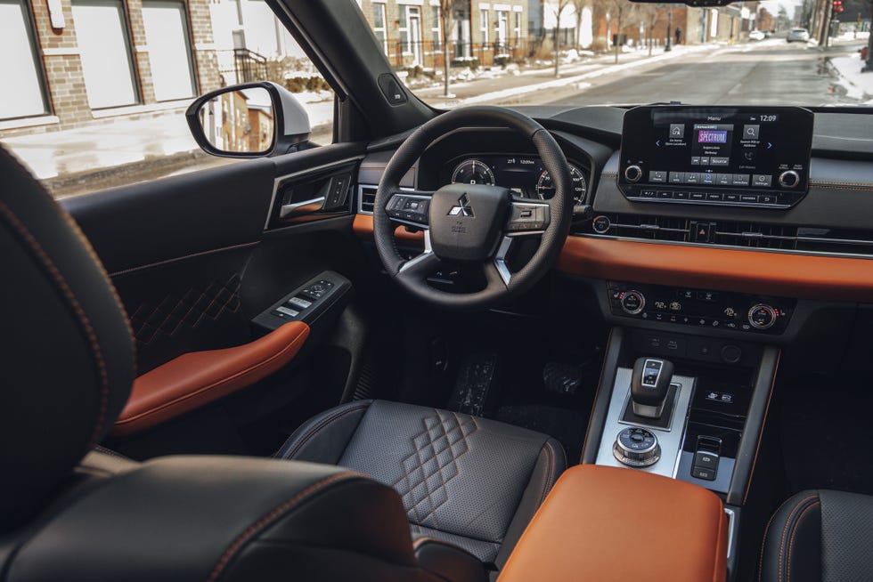 2024 mitsubishi outlander phev interior