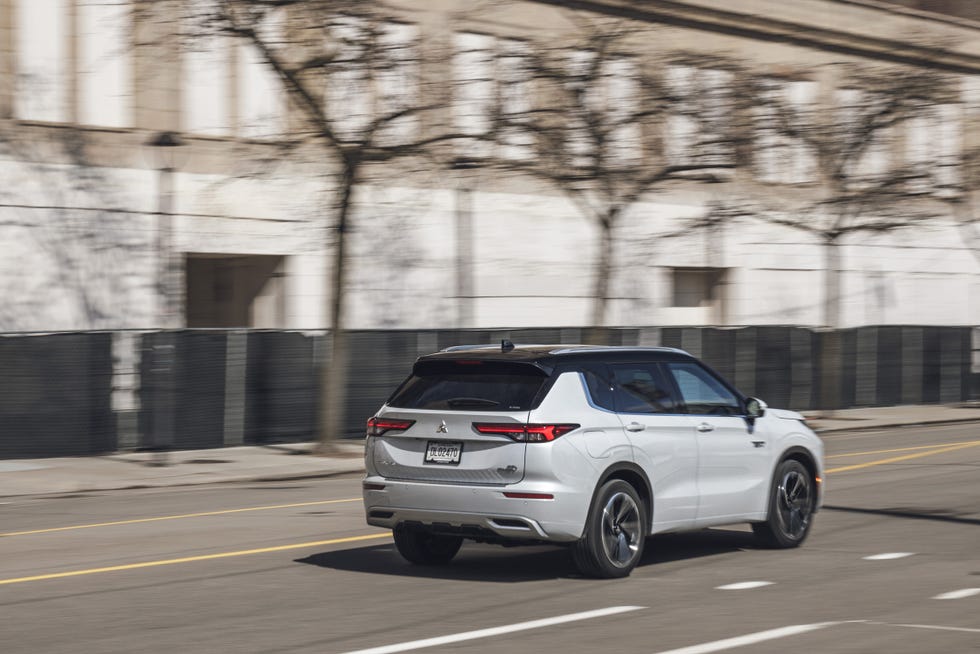 2025 mitsubishi outlander phev rear