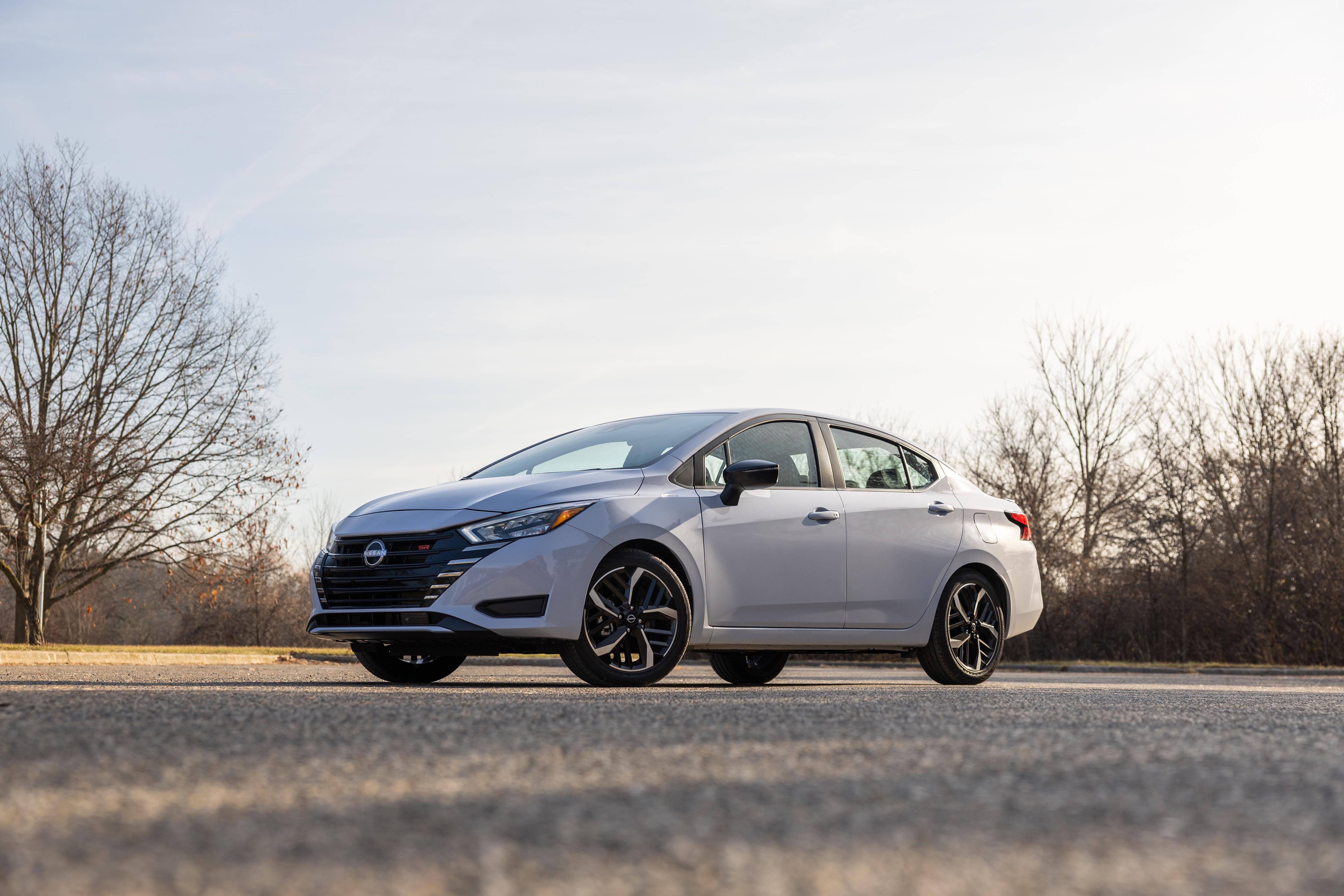 2023 nissan versa sr