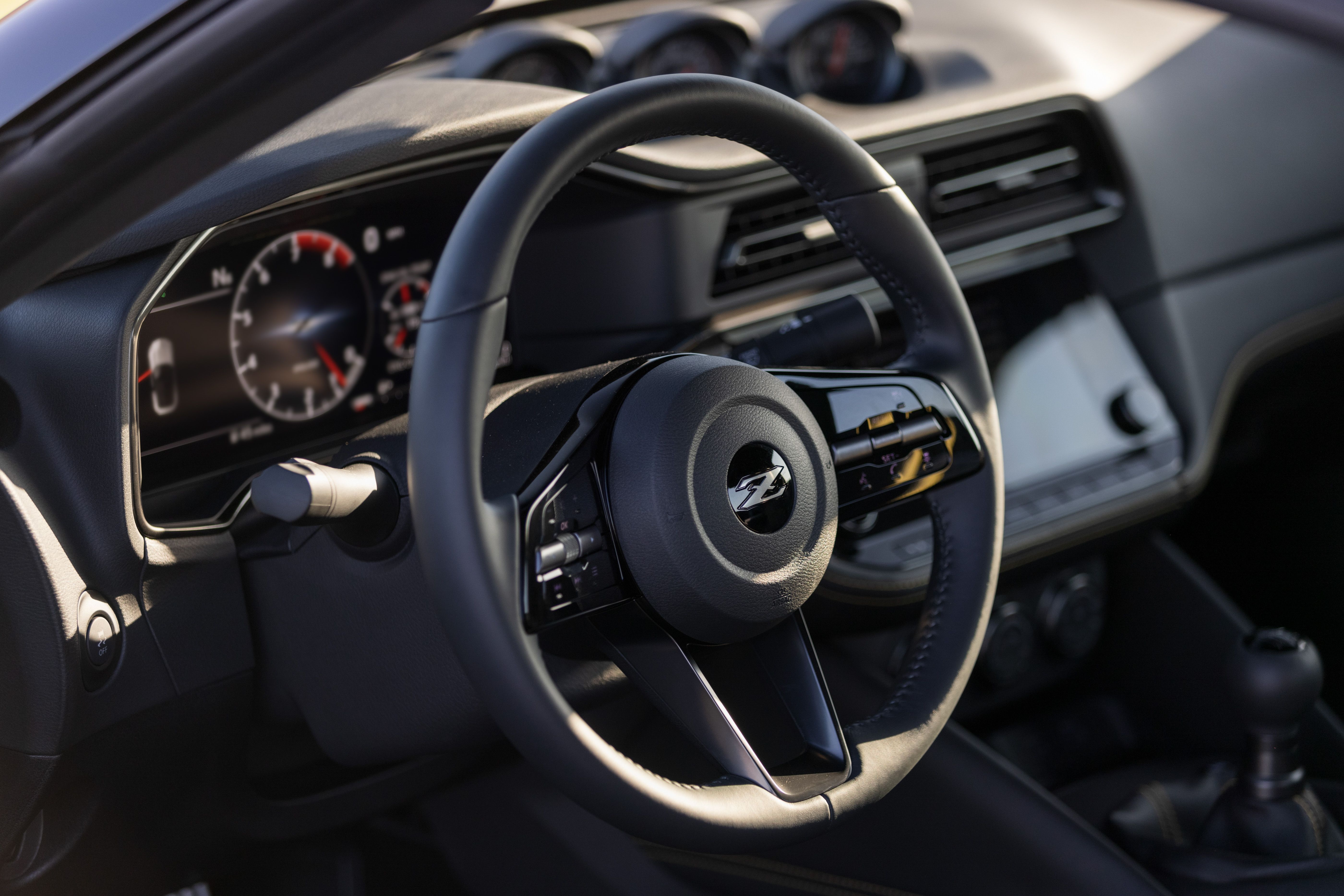 nissan z steering wheel