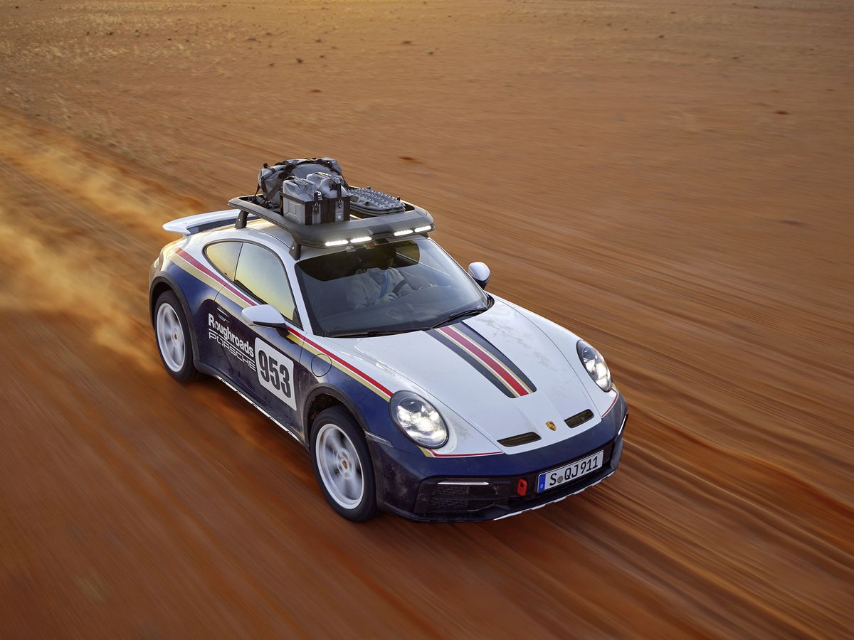 Kan worden genegeerd Herinnering Specialiseren 2023 Porsche 911 Dakar is Rad and Rally Prepped