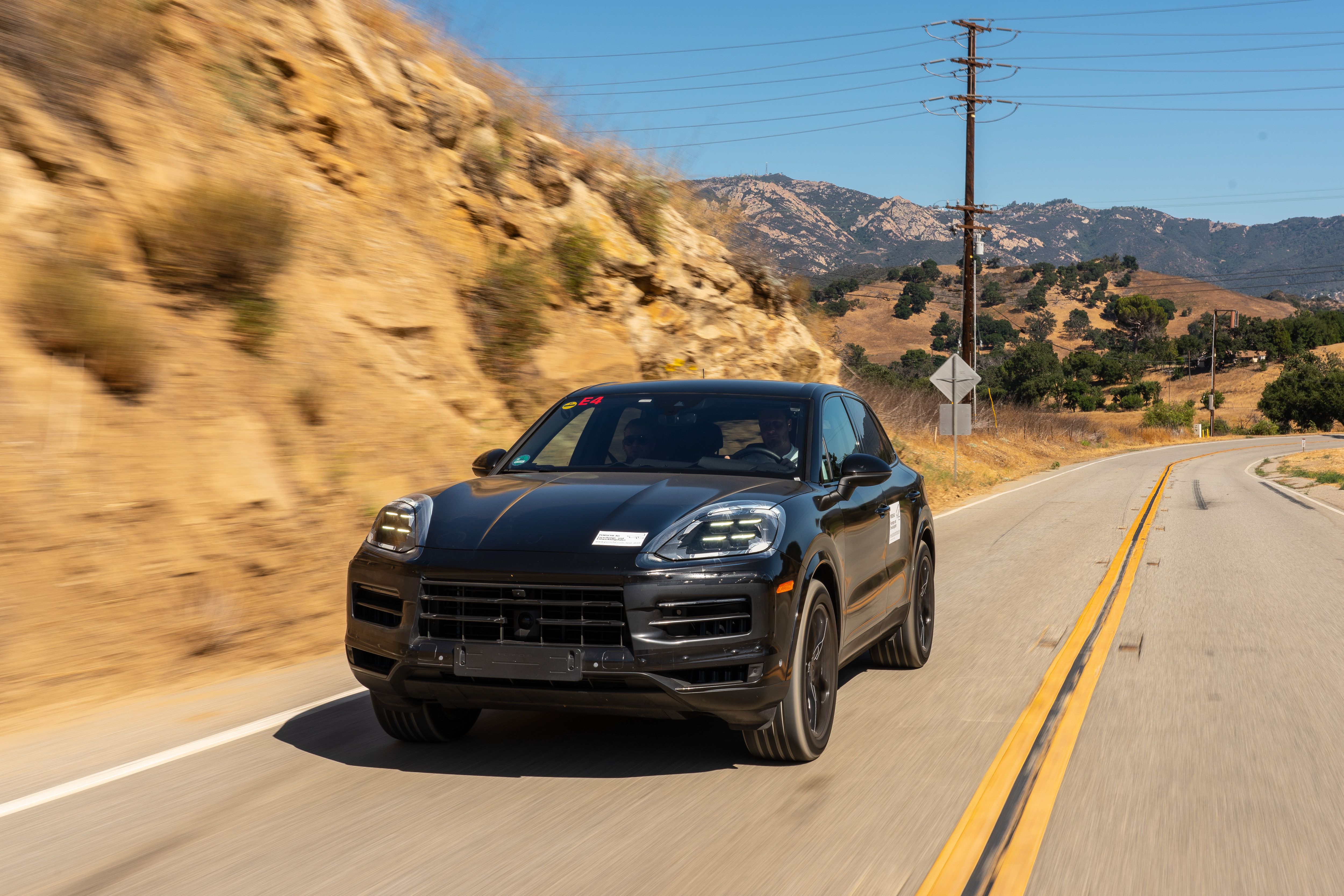 Introducing the 2024 Porsche Cayenne S E−Hybrid SUV and Coupe